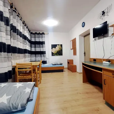Pokoje 24H Ul. Bagrowa Krakow-2